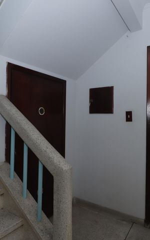 Casa à venda com 293m², 8 quartos e 4 vagasEscada