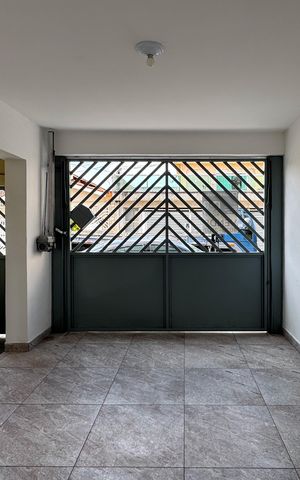 Casa à venda com 215m², 3 quartos e 1 vaga Casa à venda com 215m², 3 quartos e 1 vagaGaragem
