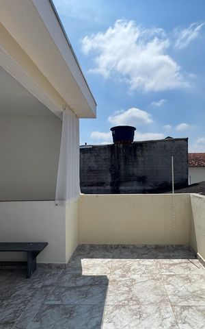 Casa à venda com 215m², 3 quartos e 1 vaga Casa à venda com 215m², 3 quartos e 1 vagaVaranda