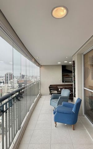 Apartamento à venda com 178m², 4 quartos e 3 vagas Apartamento à venda com 178m², 4 quartos e 3 vagasVaranda