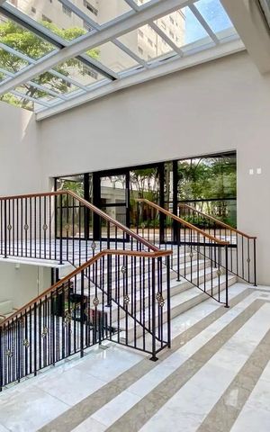Apartamento à venda com 178m², 4 quartos e 3 vagas Apartamento à venda com 178m², 4 quartos e 3 vagasHall Entrada