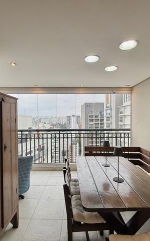 Apartamento à venda com 178m², 4 quartos e 3 vagas Apartamento à venda com 178m², 4 quartos e 3 vagasVaranda