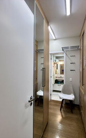 Apartamento à venda com 178m², 4 quartos e 3 vagas Apartamento à venda com 178m², 4 quartos e 3 vagasCloset Suíte 3