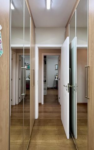 Apartamento à venda com 178m², 4 quartos e 3 vagas Apartamento à venda com 178m², 4 quartos e 3 vagasCloset Suíte 3