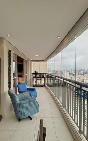 Apartamento à venda com 178m², 4 quartos e 3 vagas Apartamento à venda com 178m², 4 quartos e 3 vagasVaranda
