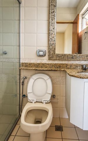 Casa de condomínio para alugar com 151m², 3 quartos e 4 vagas Casa de condomínio para alugar com 151m², 3 quartos e 4 vagasBanheiro da suíte