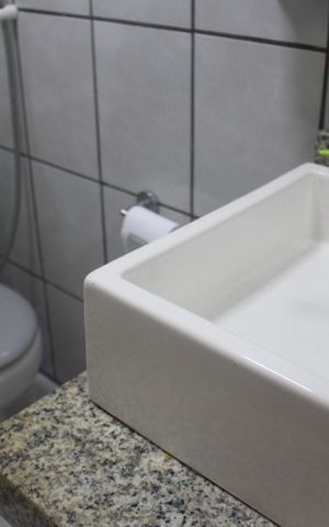 Apartamento à venda com 76m², 2 quartos e 2 vagasBanheiro da Suíte