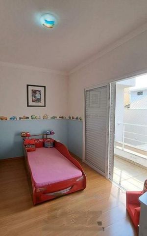 Casa de condomínio à venda com 226m², 3 quartos e 4 vagas