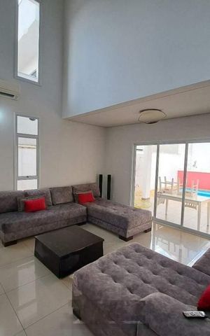 Casa de condomínio à venda com 226m², 3 quartos e 4 vagas