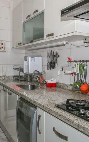 Apartamento à venda com 151m², 3 quartos e 3 vagas Apartamento à venda com 151m², 3 quartos e 3 vagasCozinha e Área de Serviço