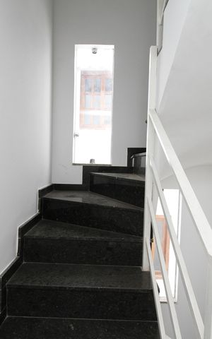 Casa de condomínio à venda com 125m², 2 quartos e 1 vagaEscada