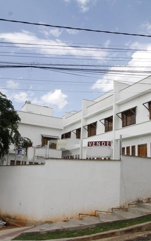 Casa de condomínio à venda com 125m², 2 quartos e 1 vagaFachada
