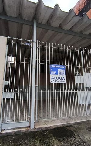 Casa para alugar com 65m², 2 quartos e sem vaga Casa para alugar com 65m², 2 quartos e sem vagaFachada