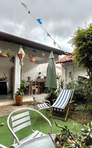 Casa à venda com 256m², 4 quartos e 2 vagas Casa à venda com 256m², 4 quartos e 2 vagasQuintal