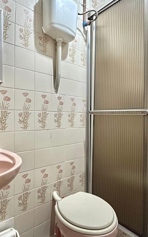 Casa à venda com 256m², 4 quartos e 2 vagas Casa à venda com 256m², 4 quartos e 2 vagasBanheiro de serviço