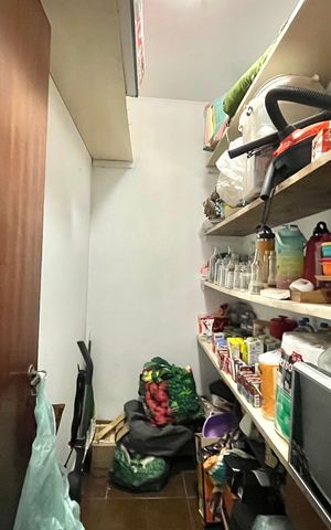 Casa à venda com 256m², 4 quartos e 2 vagas Casa à venda com 256m², 4 quartos e 2 vagasDespensa