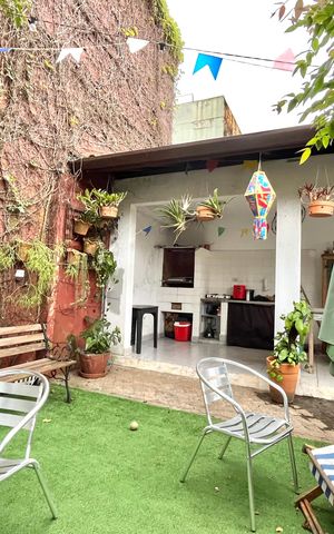 Casa à venda com 256m², 4 quartos e 2 vagas Casa à venda com 256m², 4 quartos e 2 vagasQuintal