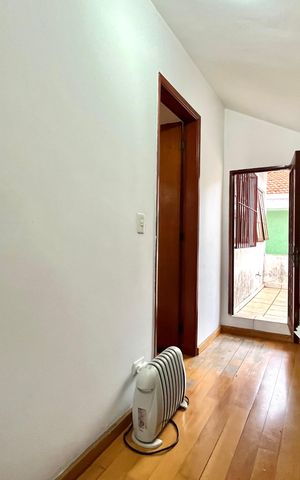 Casa à venda com 256m², 4 quartos e 2 vagas Casa à venda com 256m², 4 quartos e 2 vagasEscritório