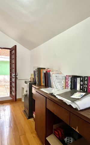 Casa à venda com 256m², 4 quartos e 2 vagas Casa à venda com 256m², 4 quartos e 2 vagasEscritório