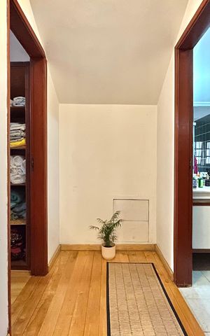 Casa à venda com 256m², 4 quartos e 2 vagas Casa à venda com 256m², 4 quartos e 2 vagasCorredor