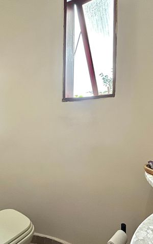 Casa à venda com 256m², 4 quartos e 2 vagas Casa à venda com 256m², 4 quartos e 2 vagasLavabo