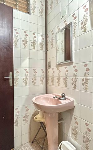 Casa à venda com 256m², 4 quartos e 2 vagas Casa à venda com 256m², 4 quartos e 2 vagasBanheiro de serviço