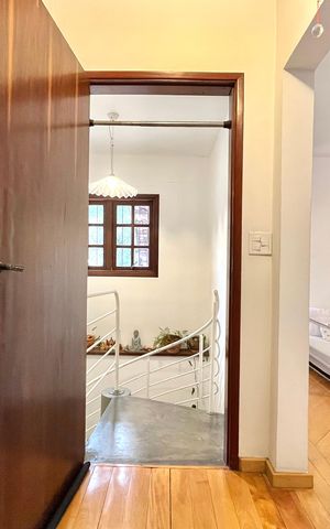 Casa à venda com 256m², 4 quartos e 2 vagas Casa à venda com 256m², 4 quartos e 2 vagasCorredor