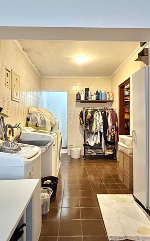 Casa à venda com 256m², 4 quartos e 2 vagas Casa à venda com 256m², 4 quartos e 2 vagasÁrea de Serviço