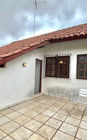 Casa à venda com 256m², 4 quartos e 2 vagas Casa à venda com 256m², 4 quartos e 2 vagasVaranda