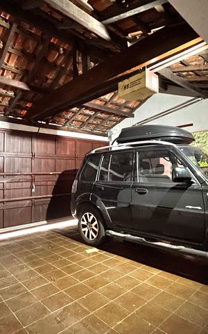 Casa à venda com 256m², 4 quartos e 2 vagas Casa à venda com 256m², 4 quartos e 2 vagasGaragem