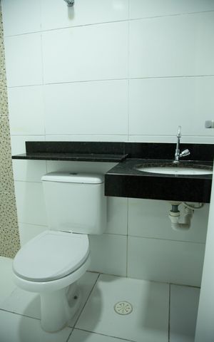 Casa de condomínio à venda com 128m², 3 quartos e 2 vagas Casa de condomínio à venda com 128m², 3 quartos e 2 vagasBanheiro da suite 1