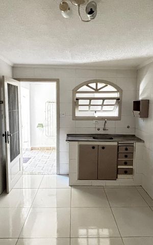 Casa para alugar com 70m², 2 quartos e 1 vaga Casa para alugar com 70m², 2 quartos e 1 vagaCozinha