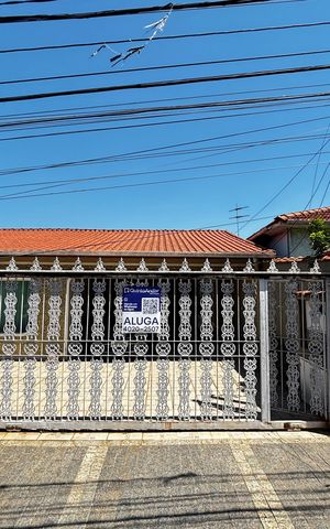 Casa para alugar com 70m², 2 quartos e 1 vaga Casa para alugar com 70m², 2 quartos e 1 vagaFachada