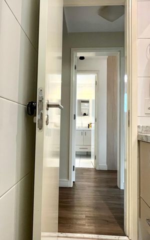 Apartamento à venda com 56m², 2 quartos e 2 vagas Apartamento à venda com 56m², 2 quartos e 2 vagasBanheiro Corredor