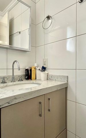 Apartamento à venda com 56m², 2 quartos e 2 vagas Apartamento à venda com 56m², 2 quartos e 2 vagasBanheiro da Suíte
