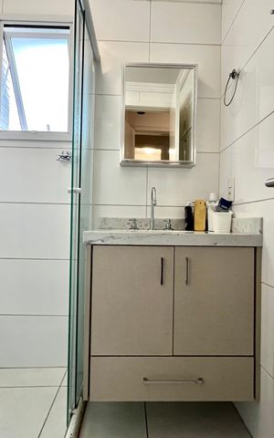 Apartamento à venda com 56m², 2 quartos e 2 vagas Apartamento à venda com 56m², 2 quartos e 2 vagasBanheiro da Suíte