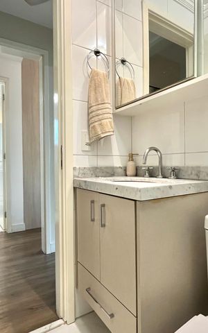 Apartamento à venda com 56m², 2 quartos e 2 vagas Apartamento à venda com 56m², 2 quartos e 2 vagasBanheiro Corredor
