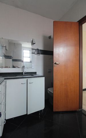 Casa à venda com 140m², 3 quartos e 4 vagasBanheiro da Suite 1