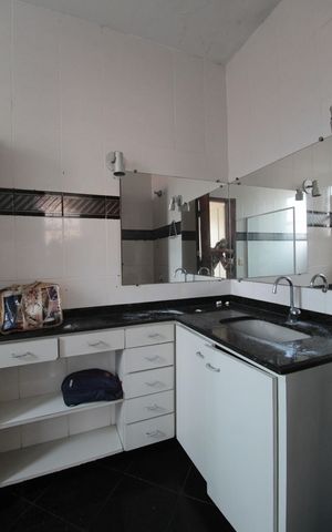 Casa à venda com 140m², 3 quartos e 4 vagasBanheiro da Suite 1