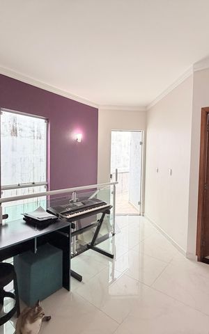 Casa à venda com 202m², 3 quartos e 3 vagasSala do andar superior