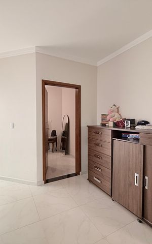 Casa à venda com 202m², 3 quartos e 3 vagasSala do andar superior
