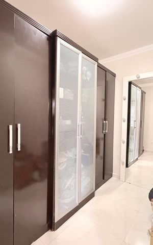 Casa à venda com 202m², 3 quartos e 3 vagasQuarto 1 - Suíte - Closet
