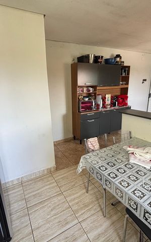 Casa à venda com 223m², 6 quartos e 3 vagas Casa à venda com 223m², 6 quartos e 3 vagasCozinha