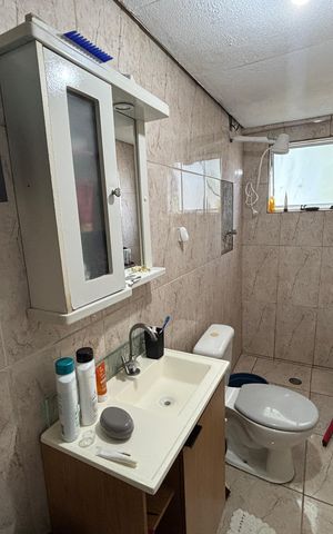 Casa à venda com 223m², 6 quartos e 3 vagas Casa à venda com 223m², 6 quartos e 3 vagasBanheiro