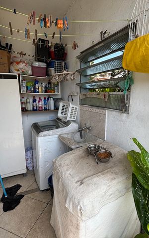 Casa à venda com 223m², 6 quartos e 3 vagas Casa à venda com 223m², 6 quartos e 3 vagasÁrea de serviço
