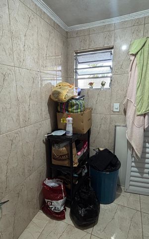 Casa à venda com 223m², 6 quartos e 3 vagas Casa à venda com 223m², 6 quartos e 3 vagasBanheiro suíte