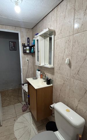 Casa à venda com 223m², 6 quartos e 3 vagas Casa à venda com 223m², 6 quartos e 3 vagasBanheiro