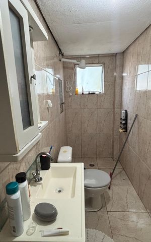 Casa à venda com 223m², 6 quartos e 3 vagas Casa à venda com 223m², 6 quartos e 3 vagasBanheiro