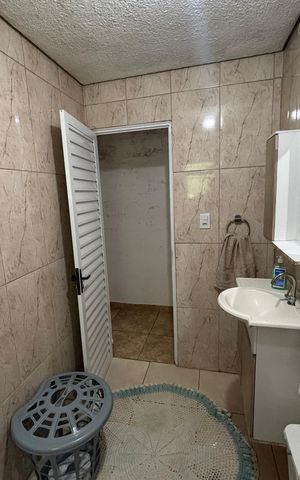 Casa à venda com 223m², 6 quartos e 3 vagas Casa à venda com 223m², 6 quartos e 3 vagasBanheiro