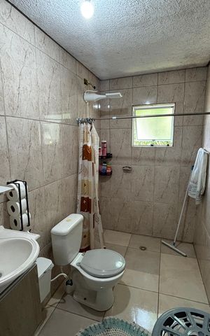 Casa à venda com 223m², 6 quartos e 3 vagas Casa à venda com 223m², 6 quartos e 3 vagasBanheiro